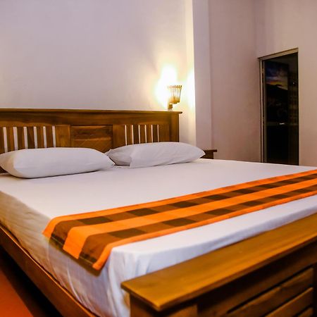 Bed and Breakfast Little Angels Мірісса Екстер'єр фото