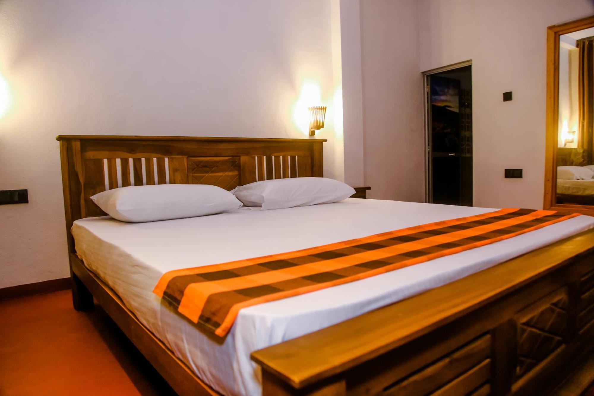 Bed and Breakfast Little Angels Мірісса Екстер'єр фото