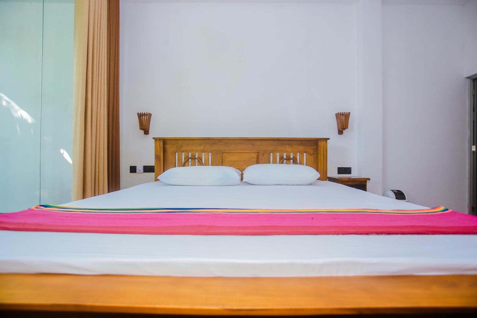 Bed and Breakfast Little Angels Мірісса Екстер'єр фото