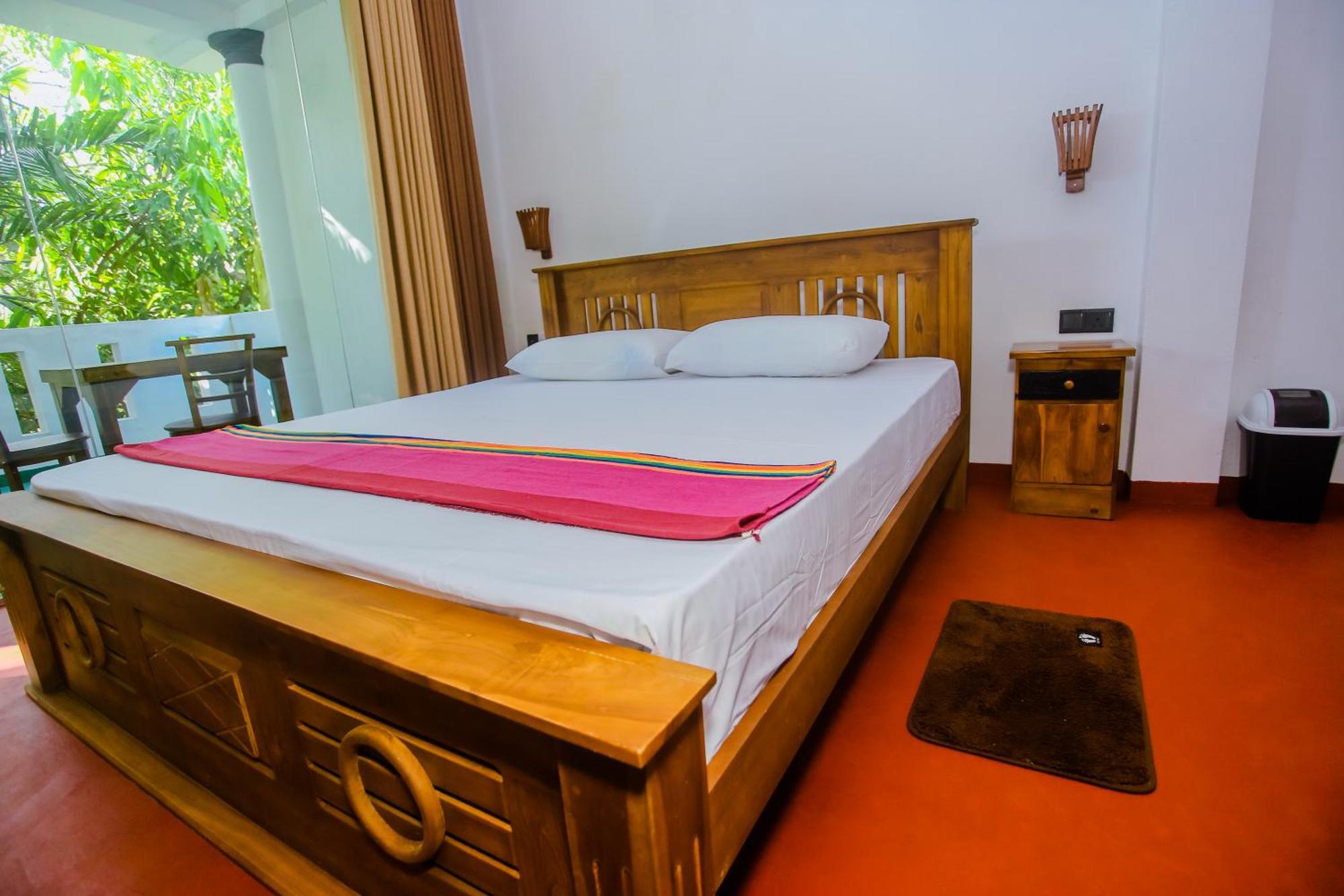 Bed and Breakfast Little Angels Мірісса Екстер'єр фото